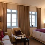Brunnenhaus Schloss Landau Hotel