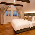 Brunnenhaus Schloss Landau 酒店 4*