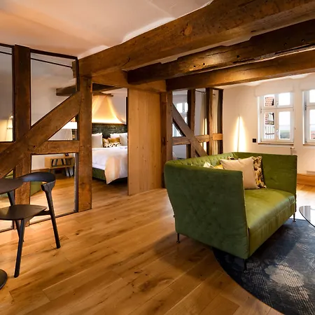 Brunnenhaus Schloss Landau Hotel