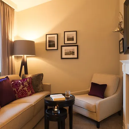 Brunnenhaus Schloss Landau Hotel