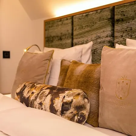 Brunnenhaus Schloss Landau Hotel