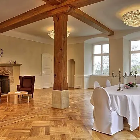 Ξενοδοχείο Brunnenhaus Schloss Landau 4*