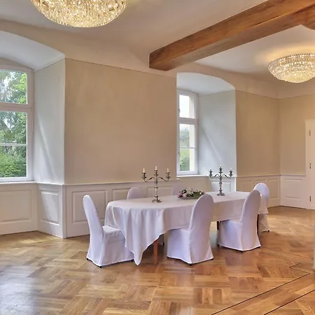 Brunnenhaus Schloss Landau Hotel Bad Arolsen