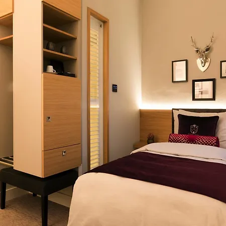 Brunnenhaus Schloss Landau 酒店 4*