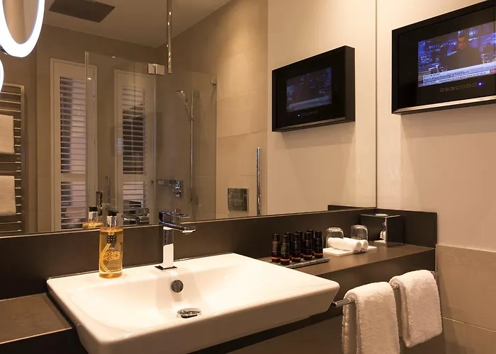 Brunnenhaus Schloss Landau Hotel